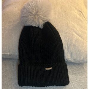Steve Madden Black Knit Hat with Gray Pom-Pom - Preloved